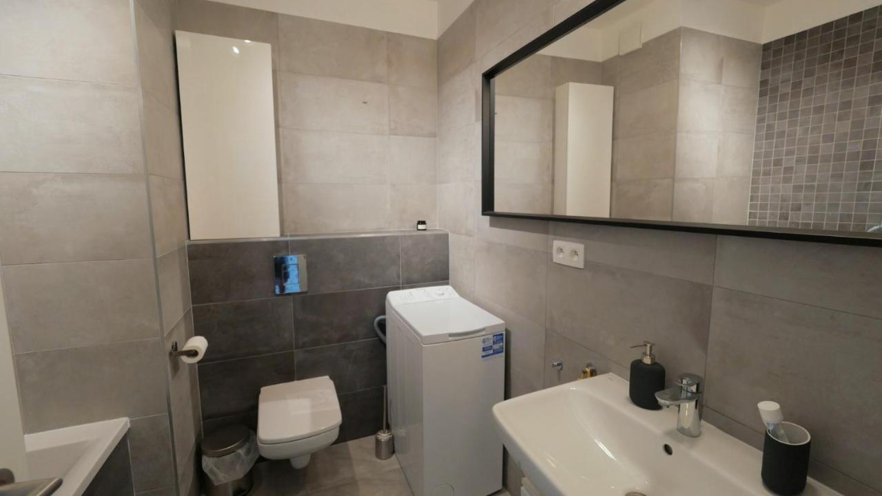 Air-Conditioned, 2 Room Apartment With Terrace Bratislava Dış mekan fotoğraf