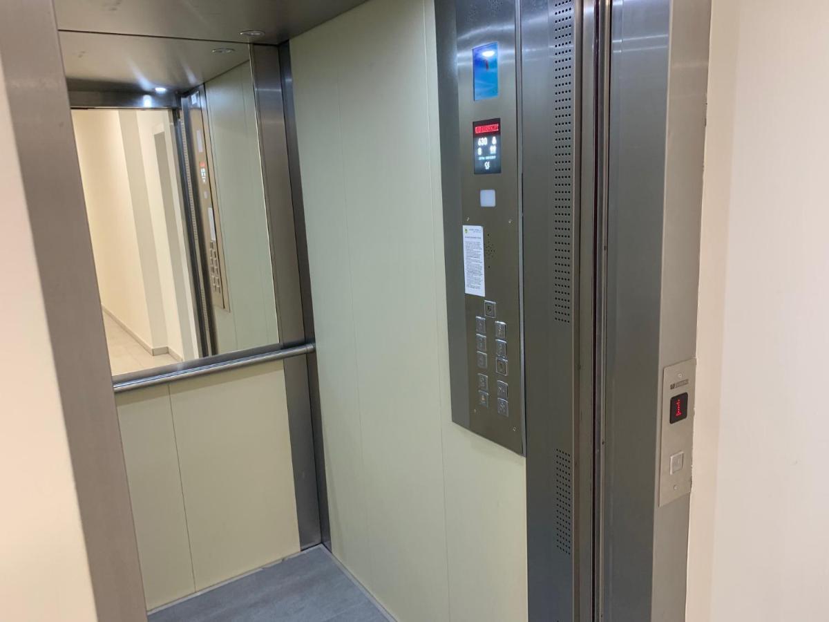 Air-Conditioned, 2 Room Apartment With Terrace Bratislava Dış mekan fotoğraf