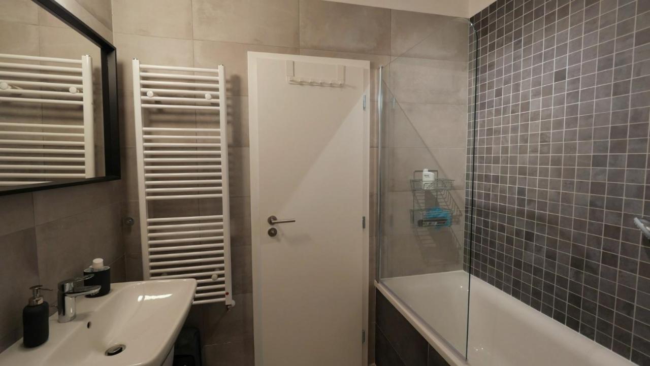 Air-Conditioned, 2 Room Apartment With Terrace Bratislava Dış mekan fotoğraf